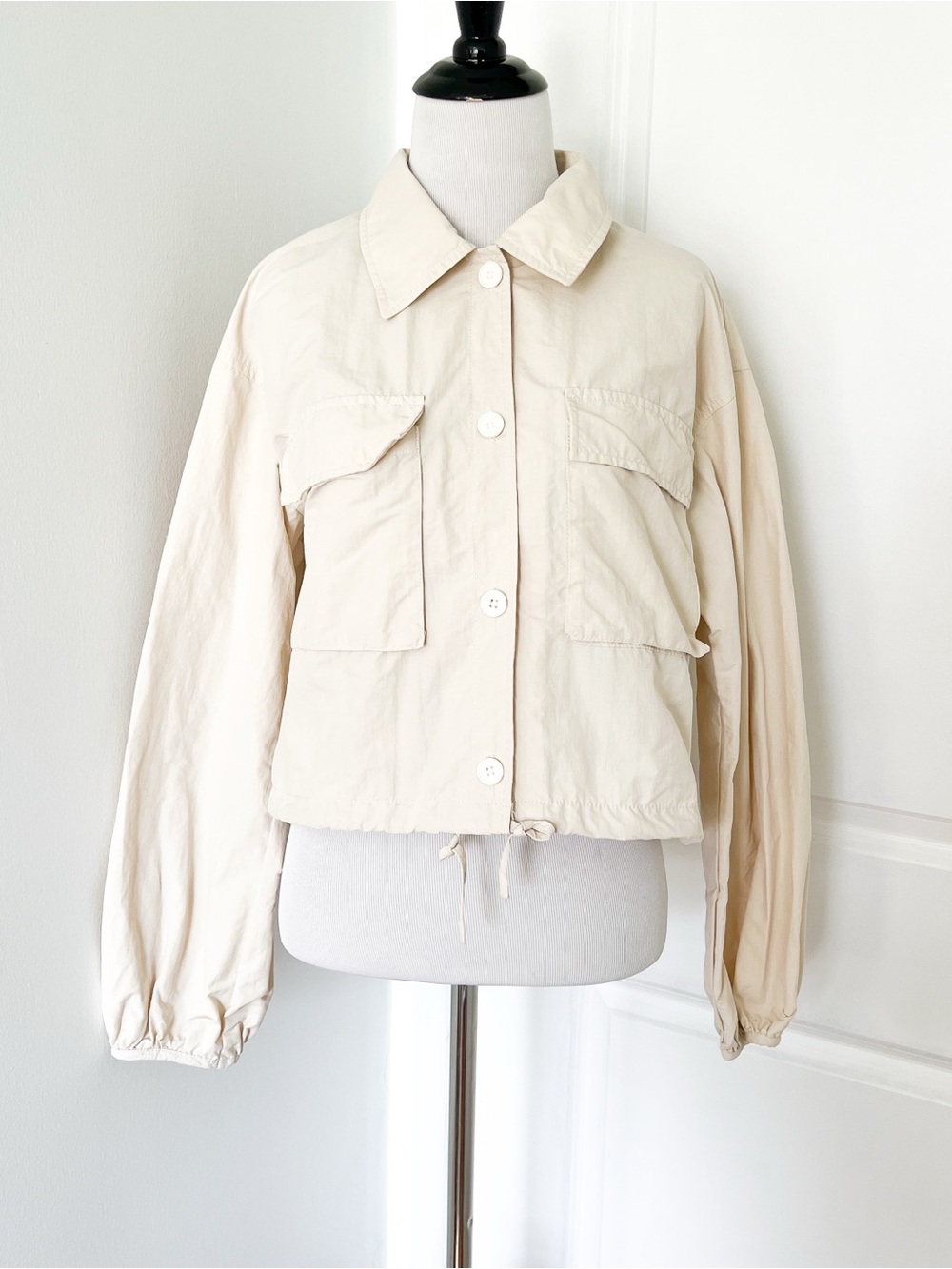 MIXXO Cropped Cream Utility Jacket with Front Pockets - Small